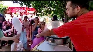 Renkli ve tatlı bir atmosfer için pamuk şekerci kiralayın!